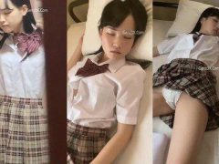 Vào Phòng Em Gái Thấy Đang Thủ Dâm Rồi Đụ Smướt